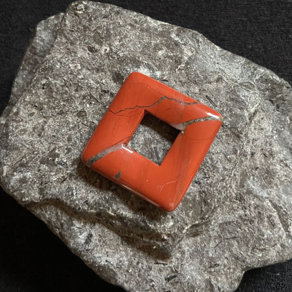 roter-jaspis-anhaenger-raute Roter Jaspis Anhänger Raute