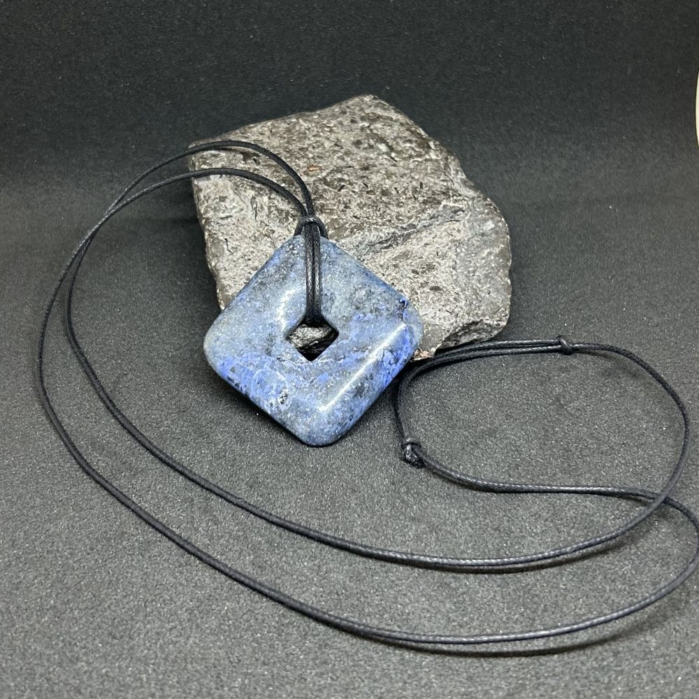 Energiekette "take it easy" mit Dumortierit Square Donut