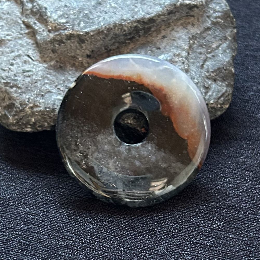 Sardonyx Donut Anhänger mit 4 cm Durchmesser