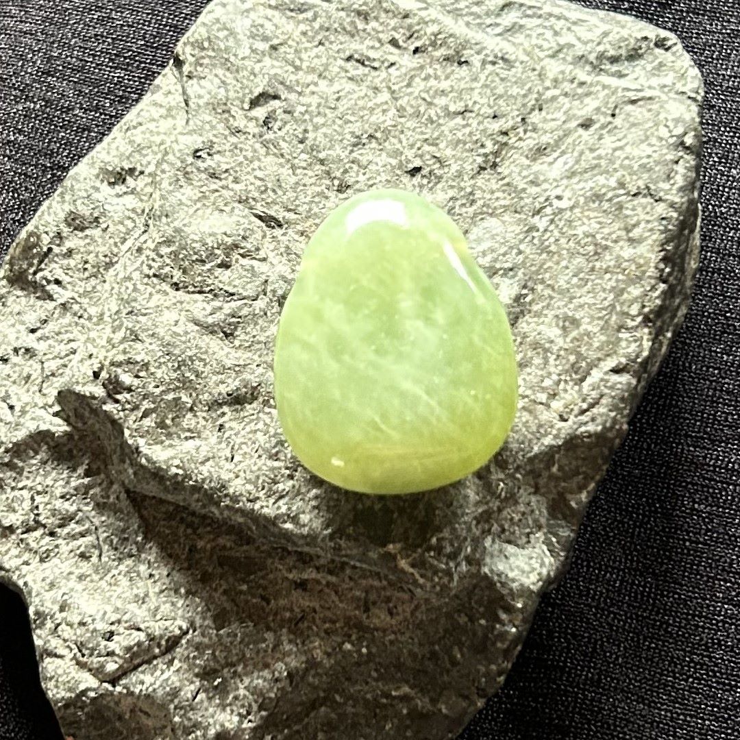 Serpentin Trommelstein Anhänger gebohrter Trommelstein Anhänger aus Serpentin