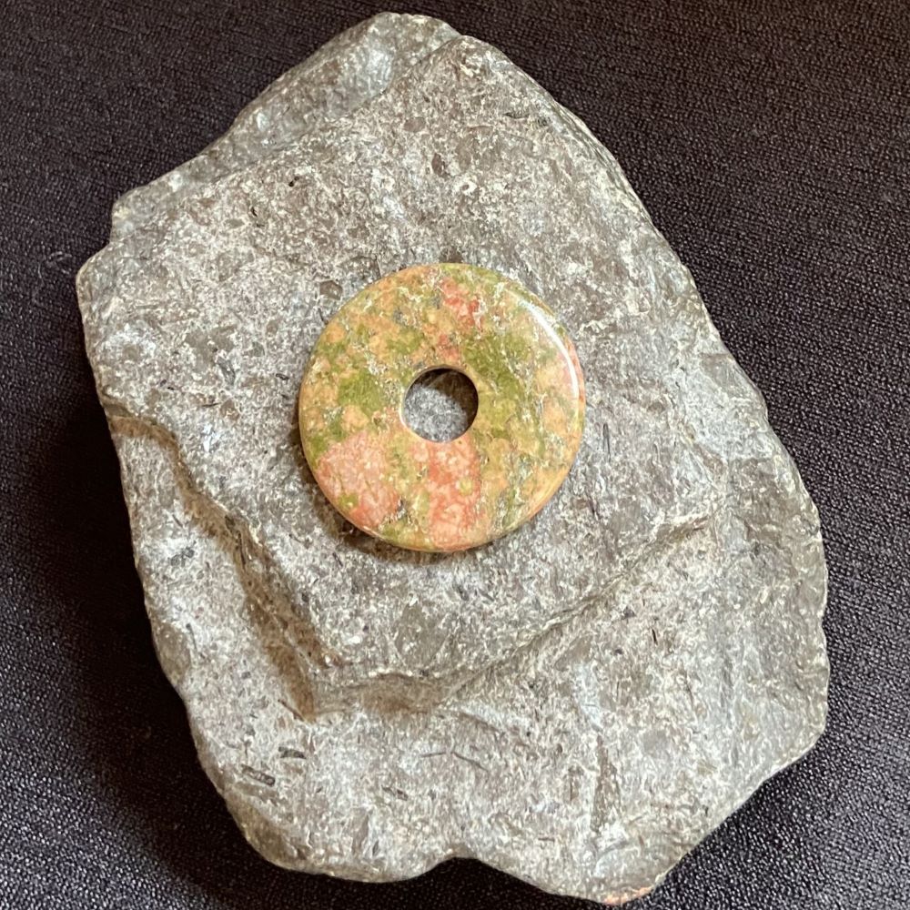 epidot-donut-anhaenger-2 Epidot Donut Anhänger