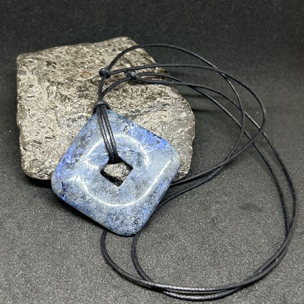 Energiekette "take it easy" mit Dumortierit Square Donut