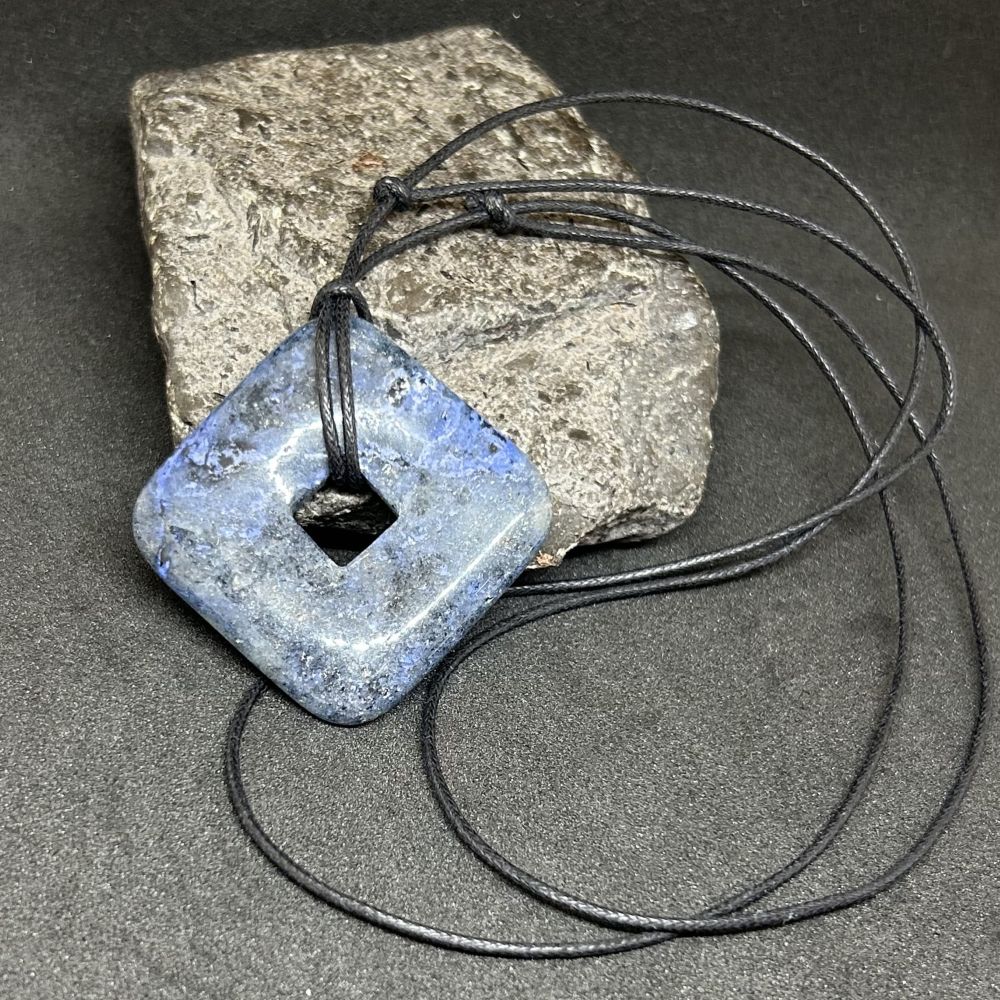 Energiekette "take it easy" mit Dumortierit Square Donut