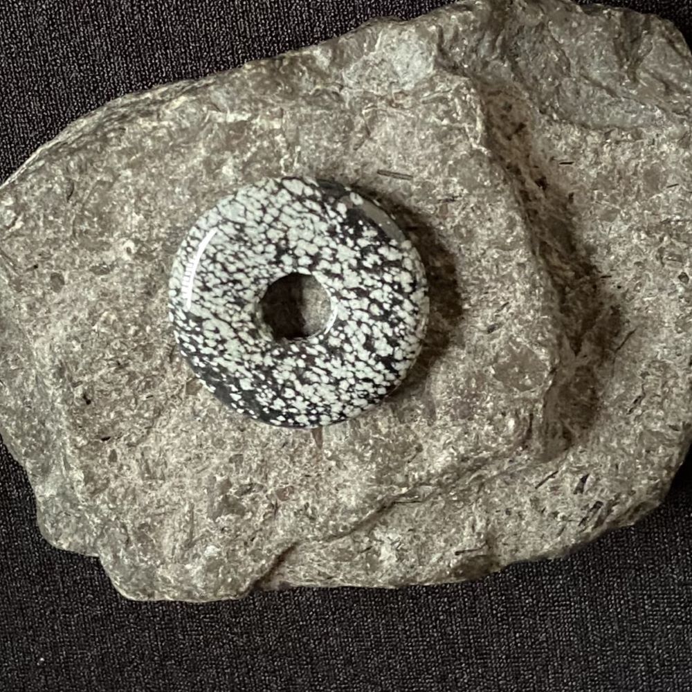 Schneeflockenobsidian Donut