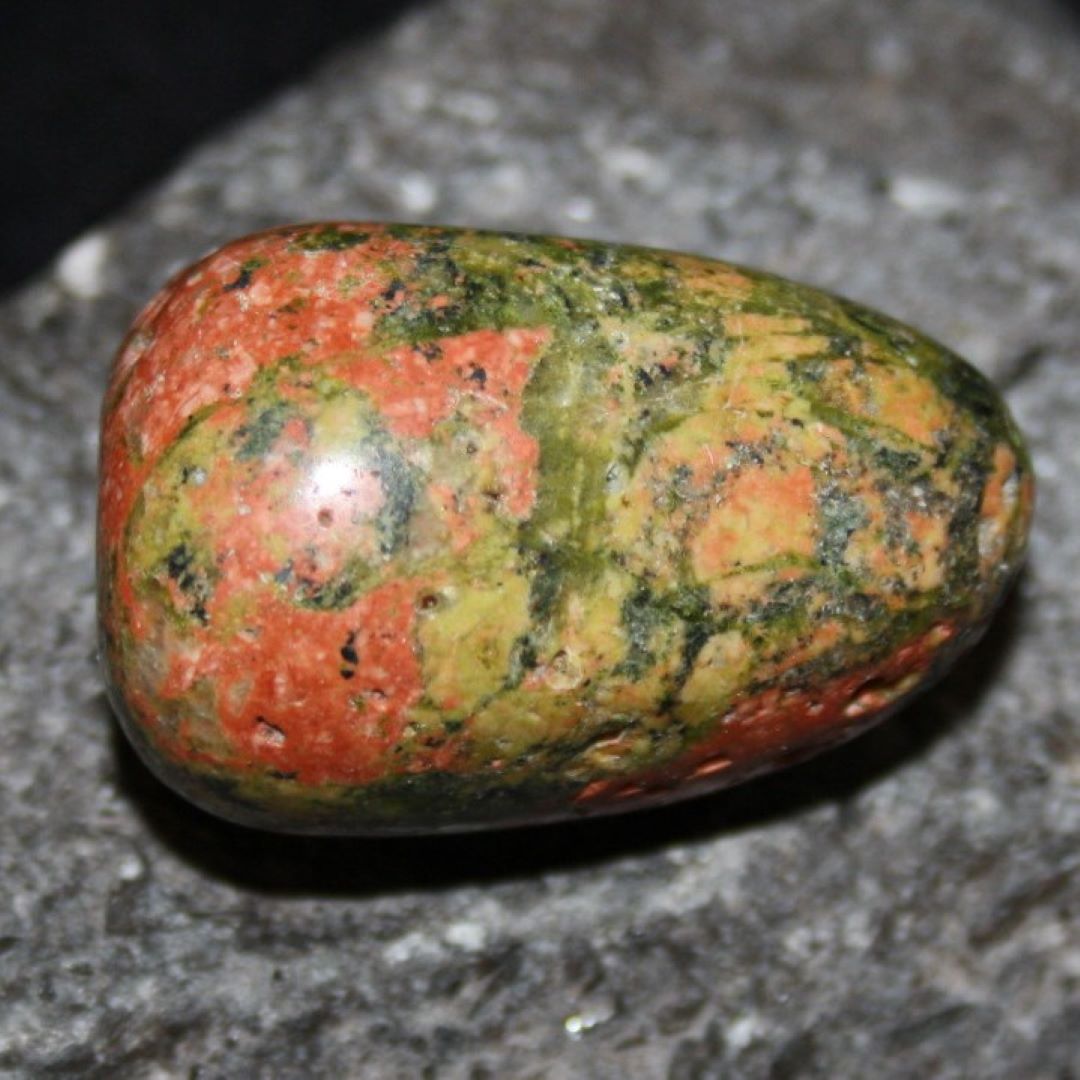 epidot-trommelstein-2 Epidot Trommelstein