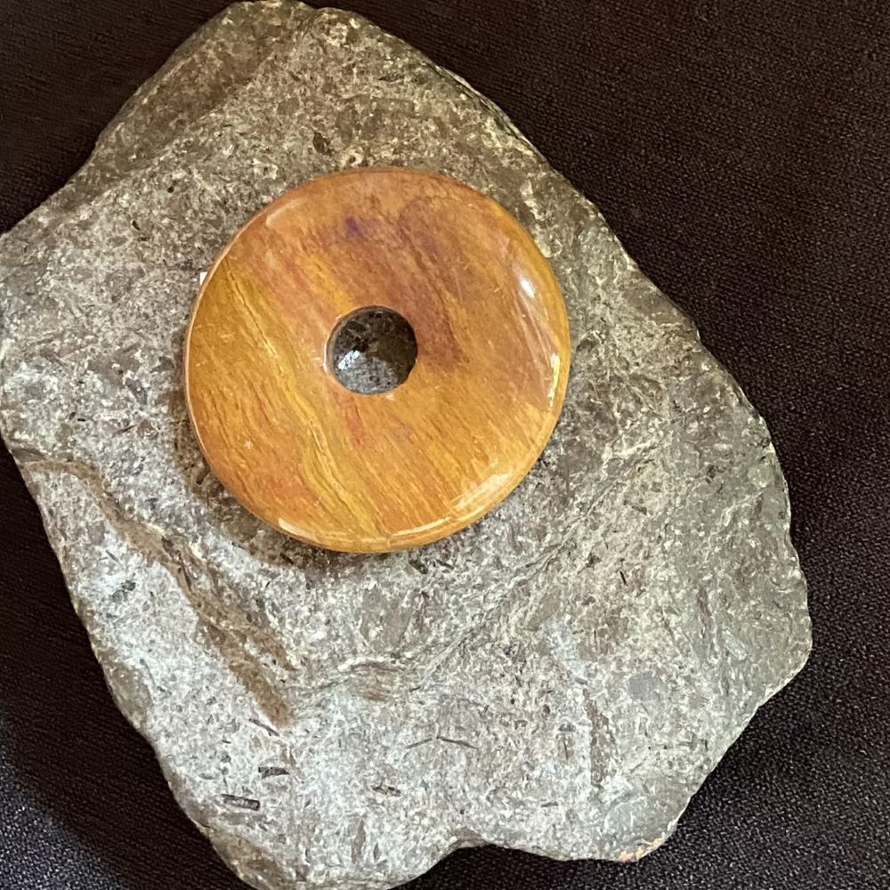 versteinertes-holz-donut-anhaenger-4cm-1 Versteinertes Holz Donut Anhänger